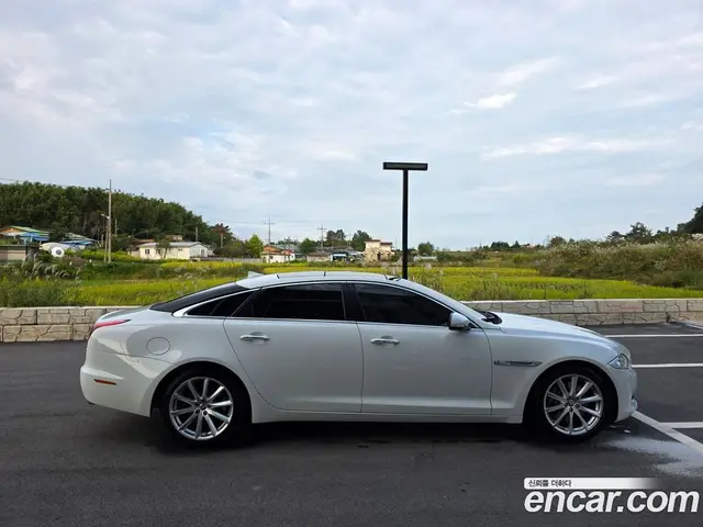 Jaguar XJ 2015 3.0 автомат (гидро), миниатюра 6 Jaguar XJ 2015 3.0 автомат (гидро), миниатюра 6