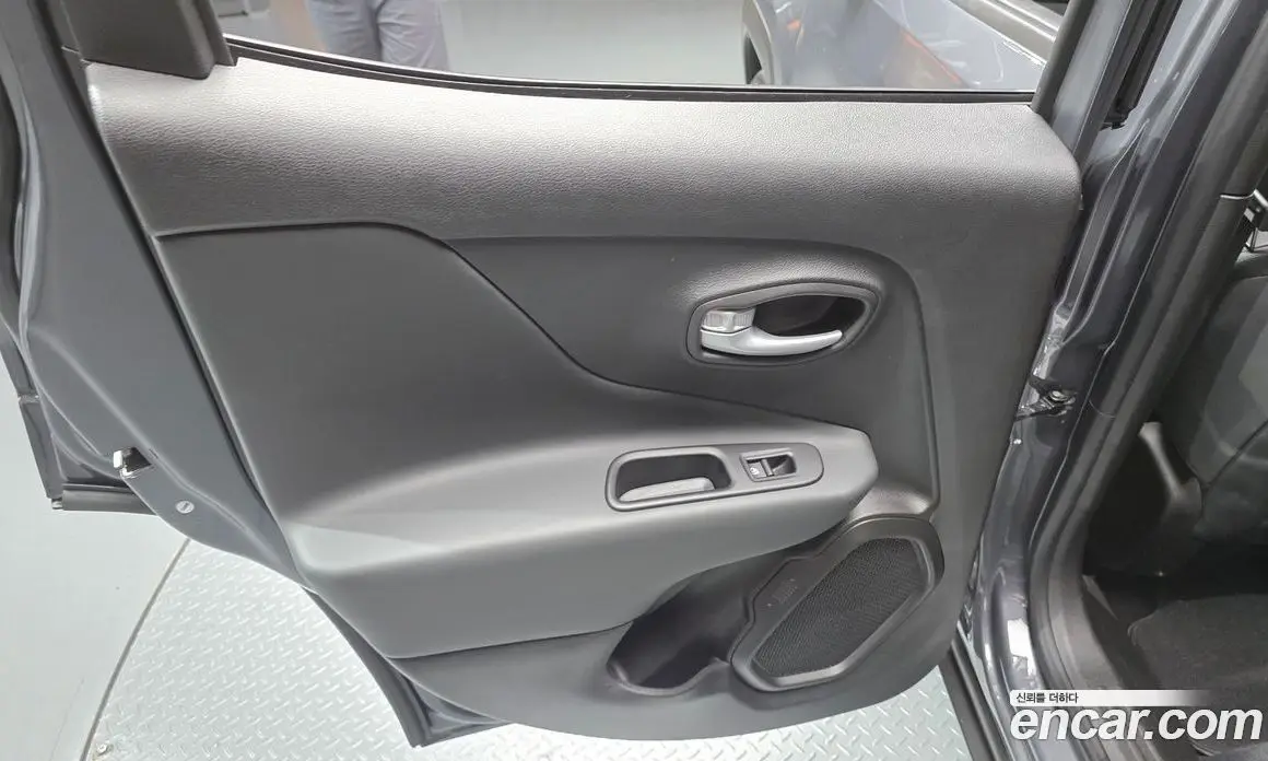 Jeep Renegade 2023 1.3 автомат (гидро), фото 15