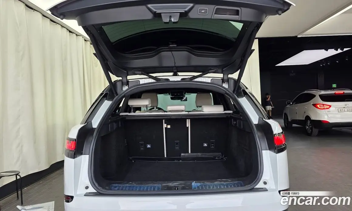 Land Rover Range Rover Velar 2018 2.0 автомат (гидро), фото 26