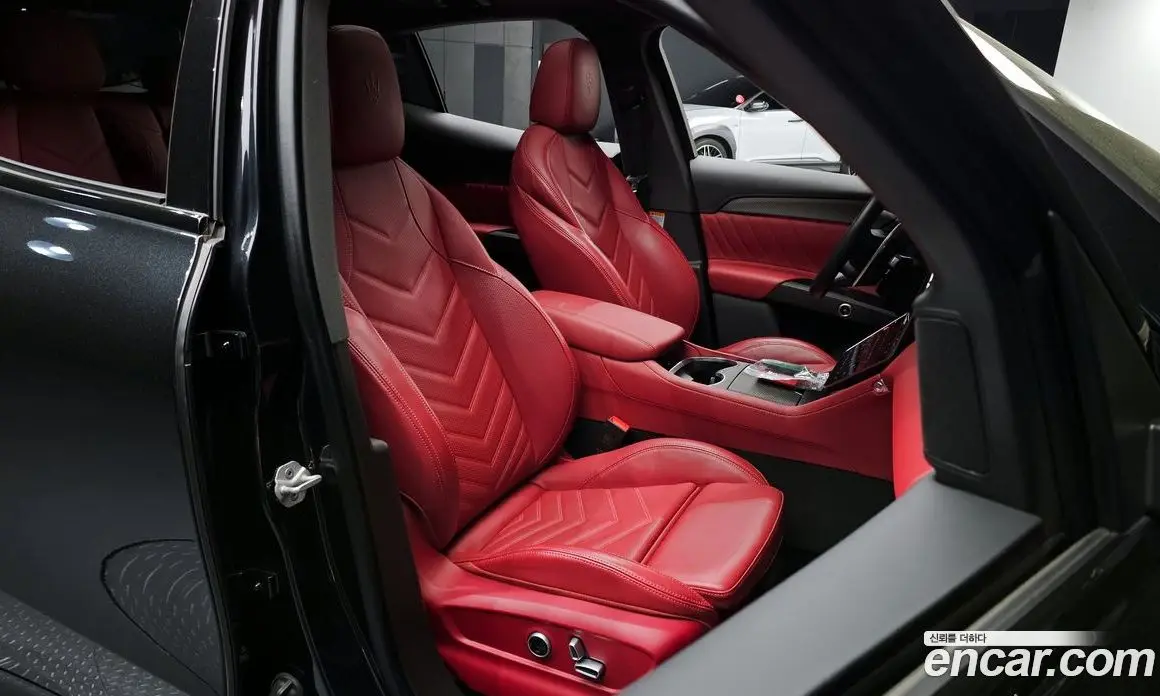 Maserati Grecale 2023 3.0 автомат (гидро), фото 16 Maserati Grecale 2023 3.0 автомат (гидро), фото 16