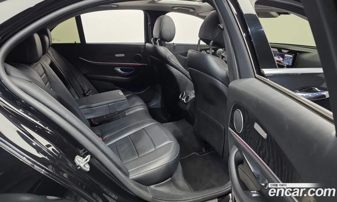 Mercedes-Benz E-Class 2017 2.0 гидро, фото 12 Mercedes-Benz E-Class 2017 2.0 гидро, фото 12