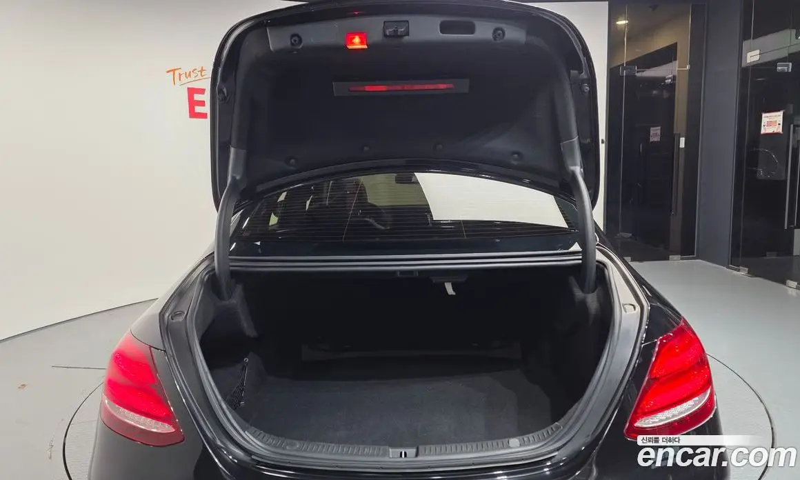 Mercedes-Benz E-Class 2017 2.0 гидро, фото 20 Mercedes-Benz E-Class 2017 2.0 гидро, фото 20