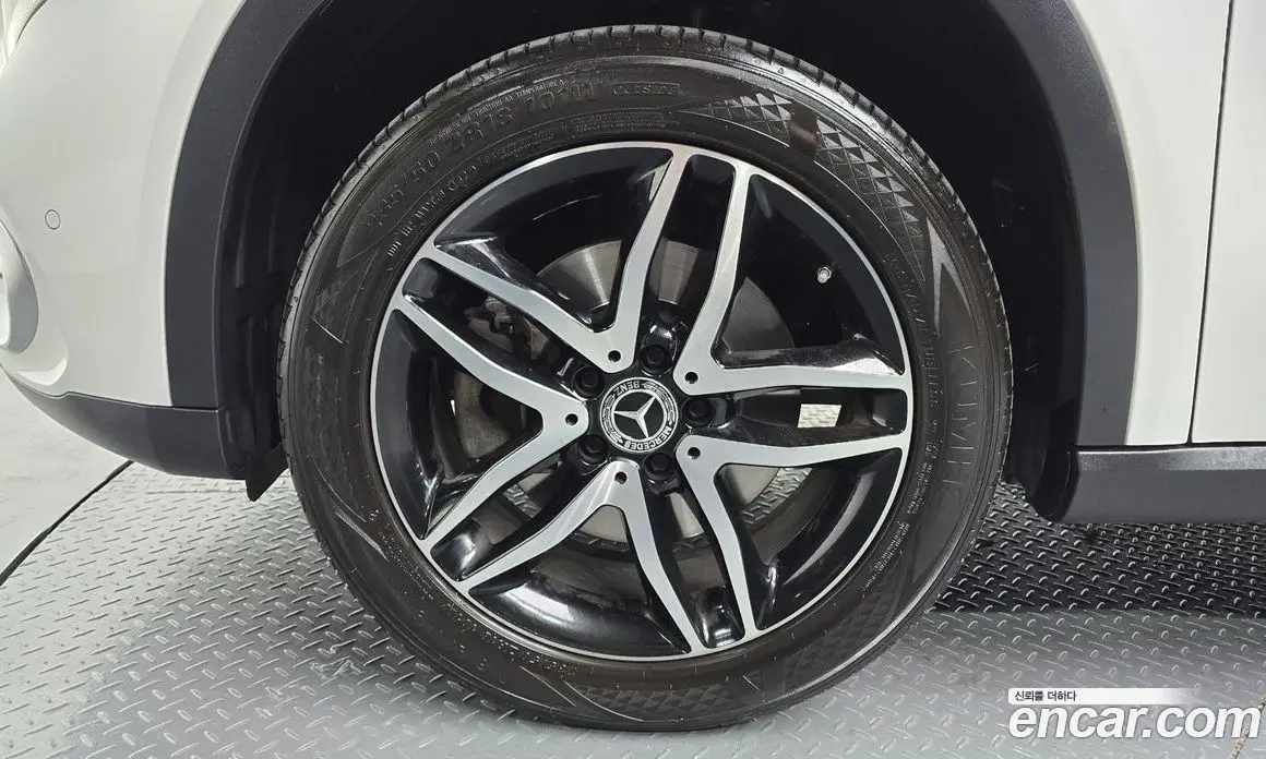 Mercedes-Benz GLA-Class 2019 2.0 гидро, фото 4 Mercedes-Benz GLA-Class 2019 2.0 гидро, фото 4