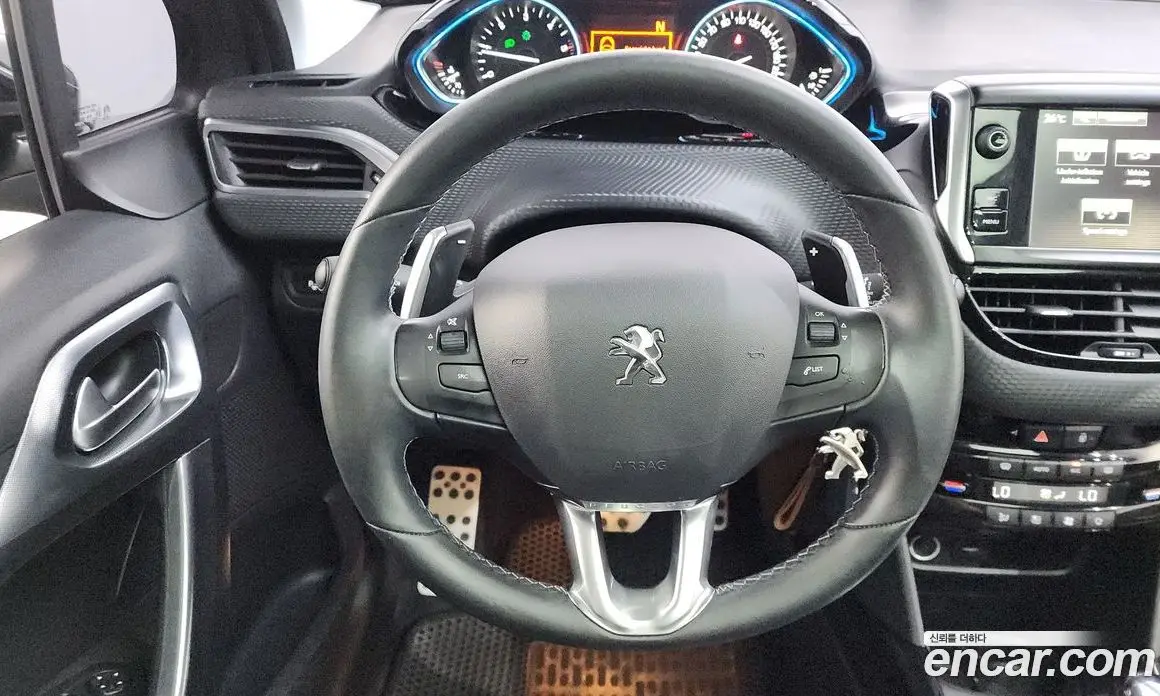 Peugeot 2008 2017 1.6 автомат (гидро), фото 13