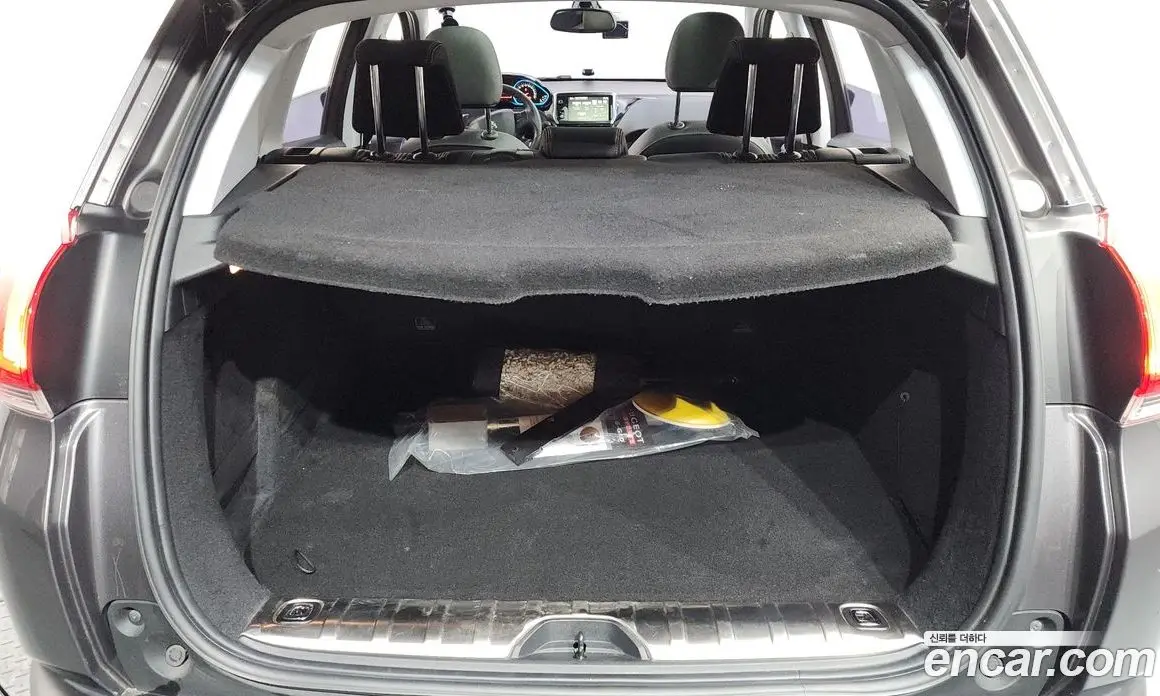 Peugeot 2008 2017 1.6 автомат (гидро), фото 16
