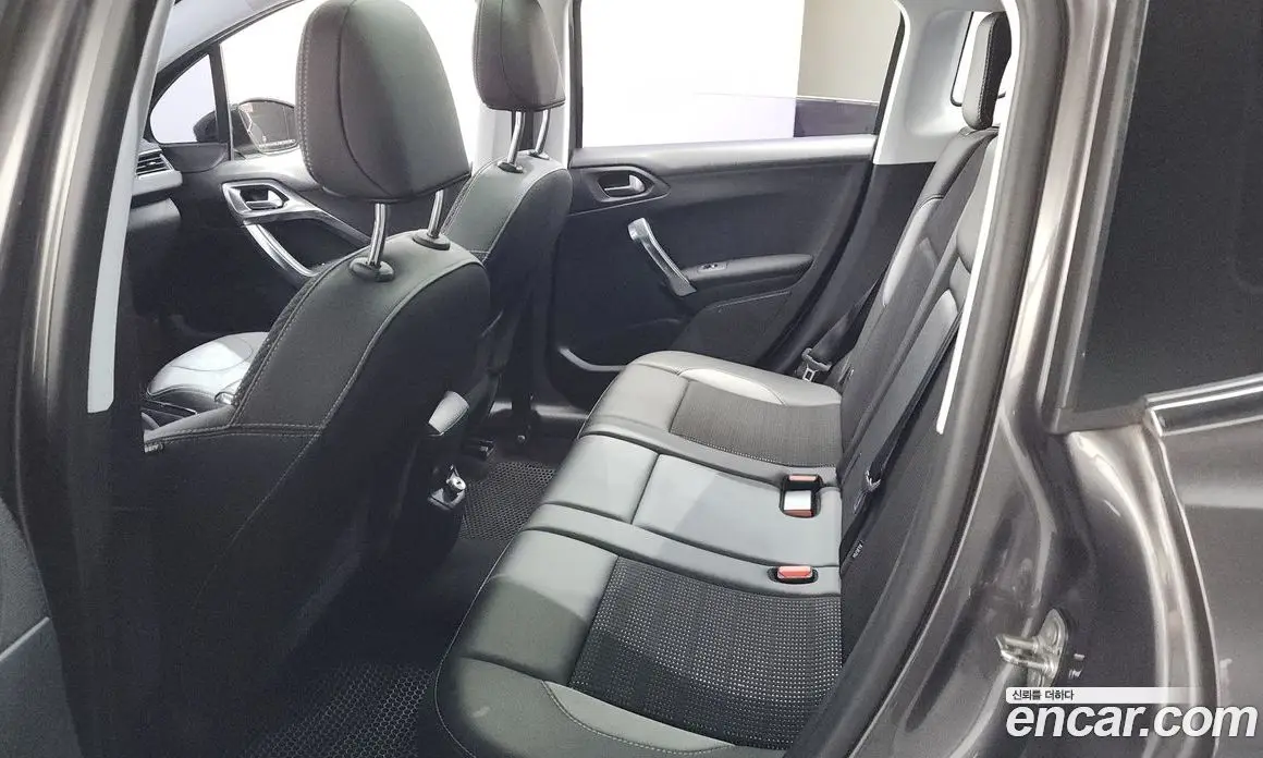 Peugeot 2008 2017 1.6 автомат (гидро), фото 17