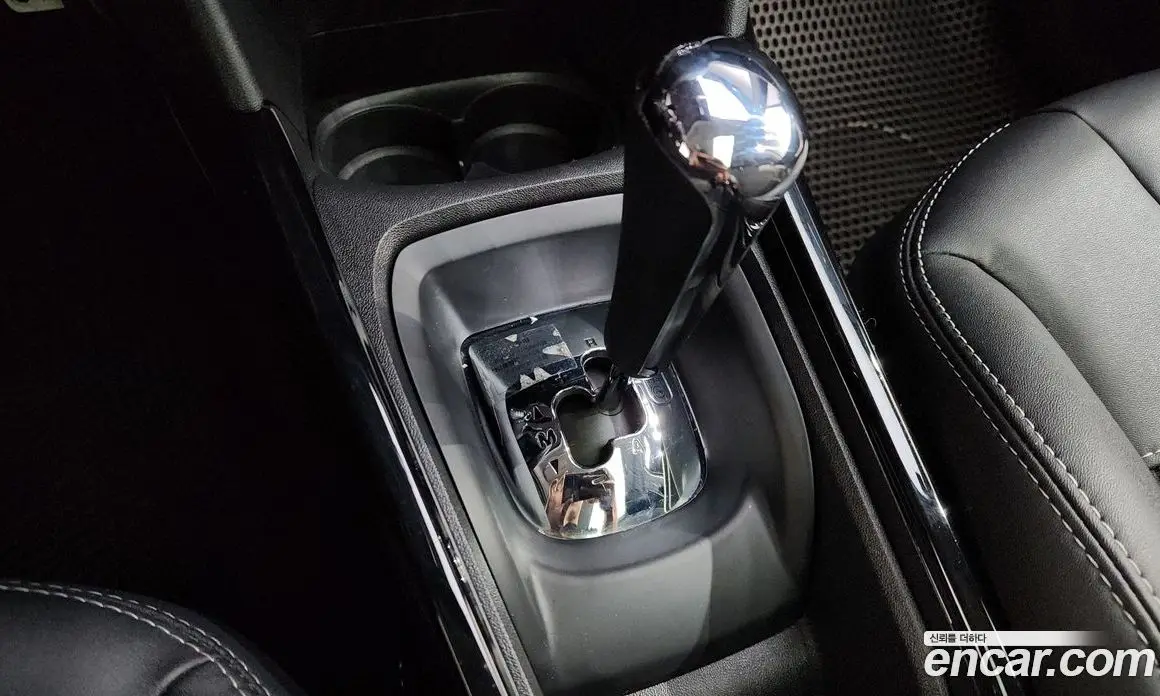 Peugeot 2008 2017 1.6 автомат (гидро), фото 9