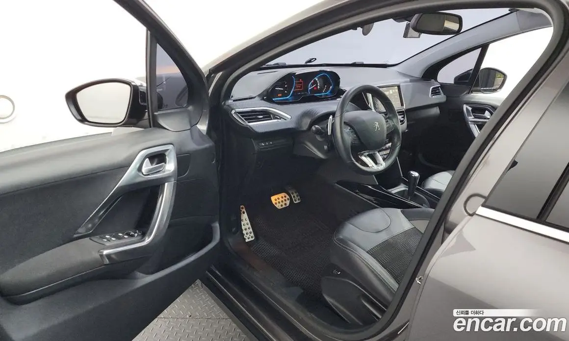 Peugeot 2008 2017 1.6 автомат (гидро), фото 10