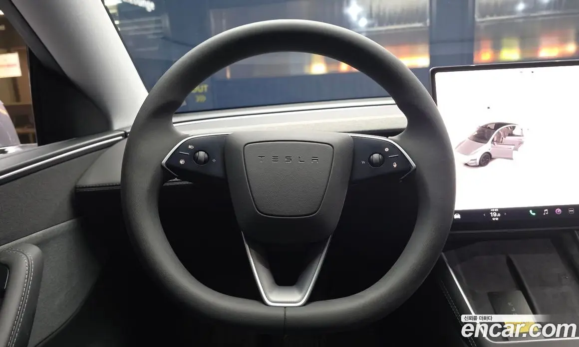 Tesla Model Y 2025 0.2 автомат (гидро), фото 13