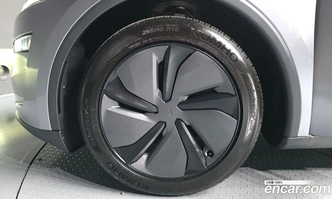 Tesla Model Y 2025 0.2 автомат (гидро), фото 5