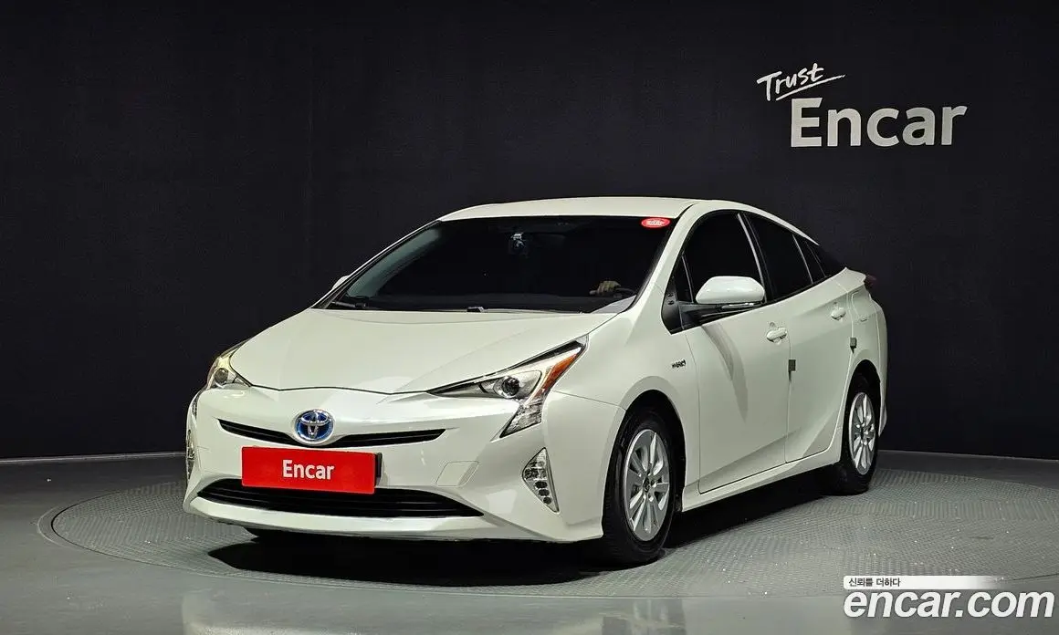 Toyota Prius 2016 1.8 автомат (гидро), фото 1 Toyota Prius 2016 1.8 автомат (гидро), фото 1