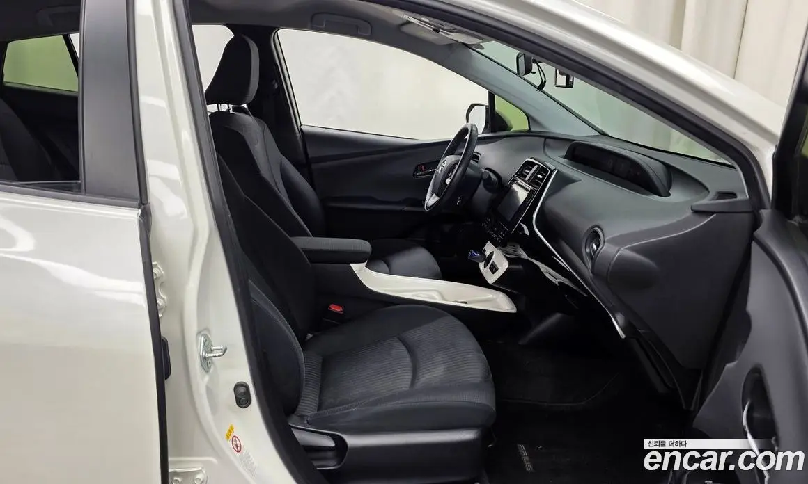 Toyota Prius 2016 1.8 автомат (гидро), фото 11 Toyota Prius 2016 1.8 автомат (гидро), фото 11
