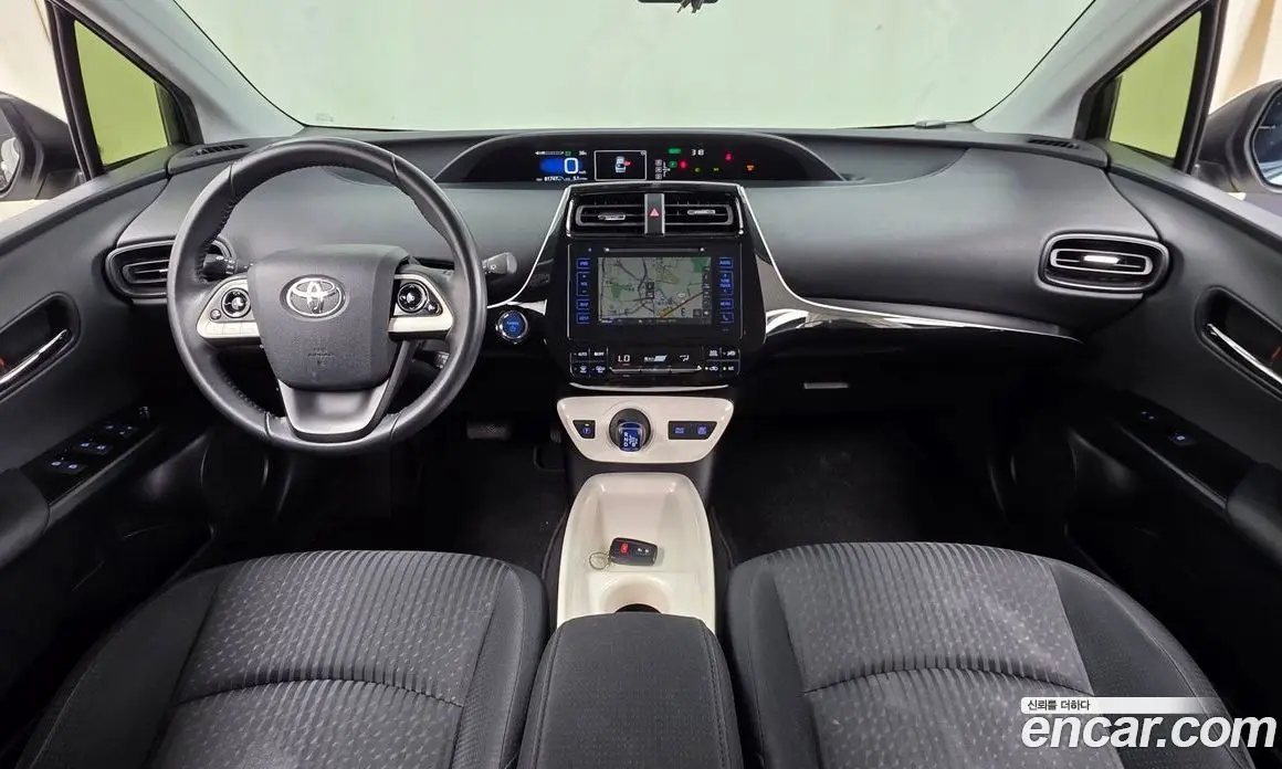 Toyota Prius 2016 1.8 автомат (гидро), фото 7 Toyota Prius 2016 1.8 автомат (гидро), фото 7