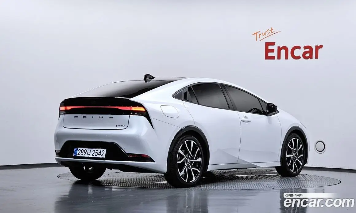 Toyota Prius 2026 2.0 автомат (гидро), фото 2 Toyota Prius 2026 2.0 автомат (гидро), фото 2