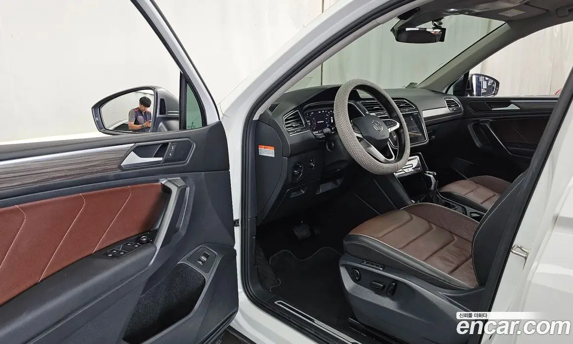 Volkswagen Tiguan 2023 2.0 автомат (гидро), фото 13