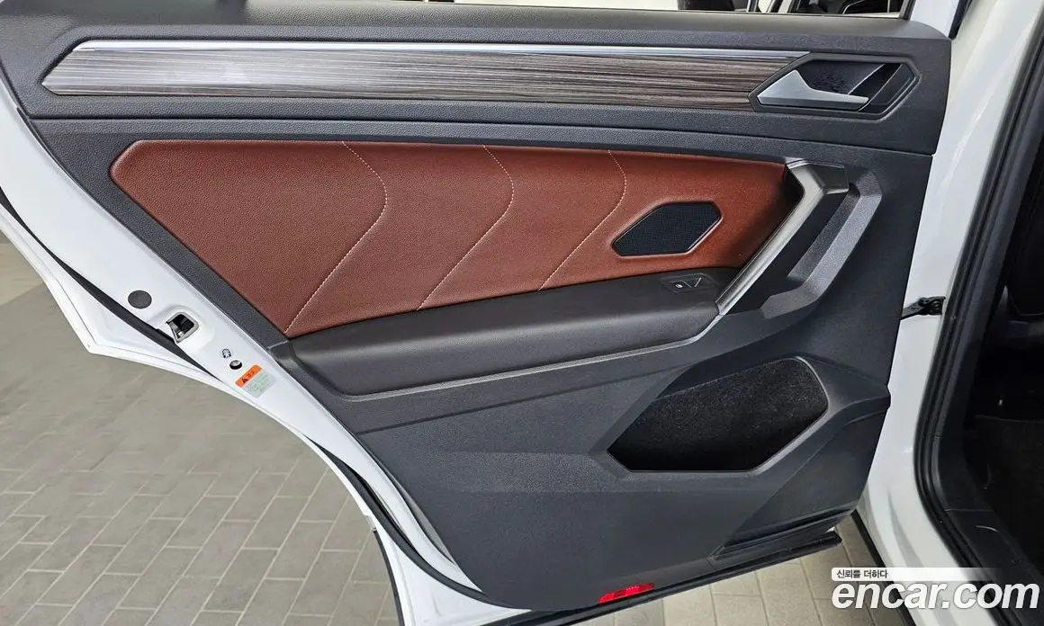 Volkswagen Tiguan 2023 2.0 автомат (гидро), фото 15