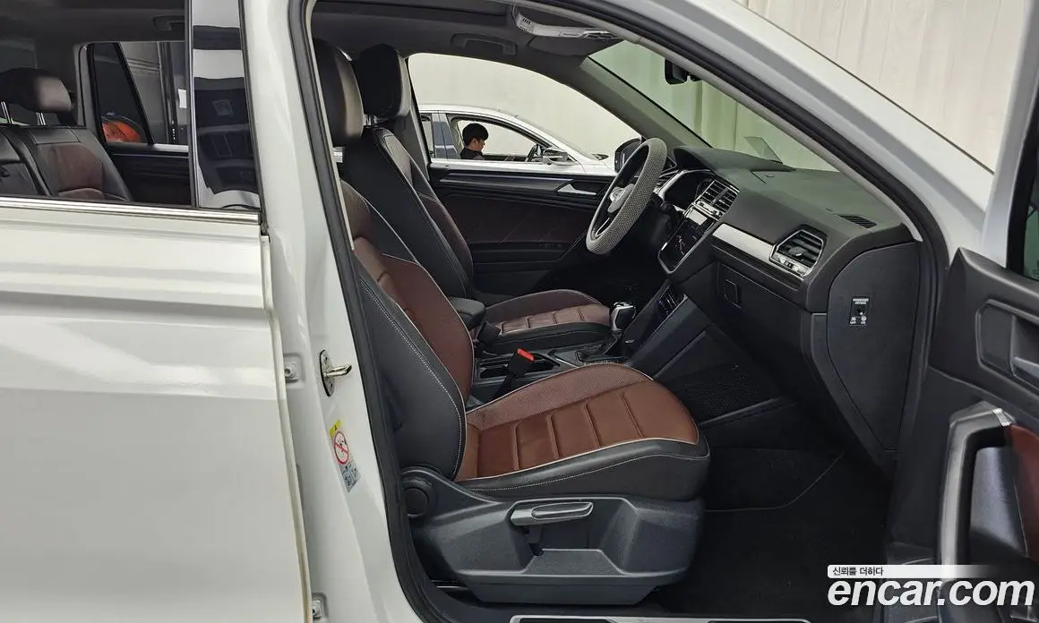 Volkswagen Tiguan 2023 2.0 автомат (гидро), фото 17