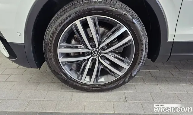 Volkswagen Tiguan 2023 2.0 автомат (гидро), миниатюра 5