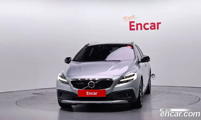 Volvo V40 2019 2.0 автомат (гидро), миниатюра 3