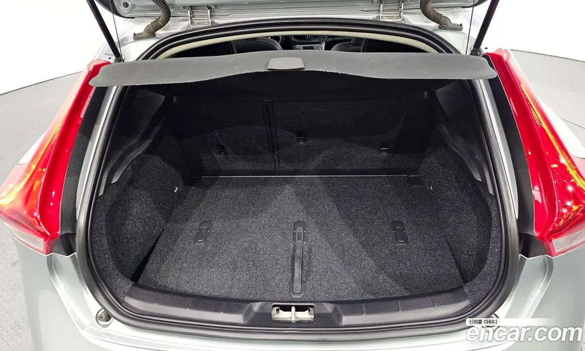 Volvo V40 2019 2.0 автомат (гидро), фото 26