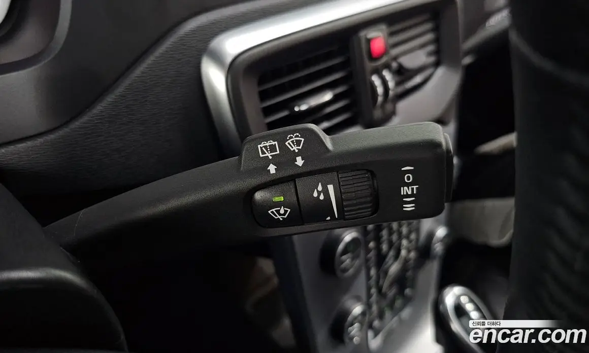 Volvo V40 2019 2.0 автомат (гидро), фото 28