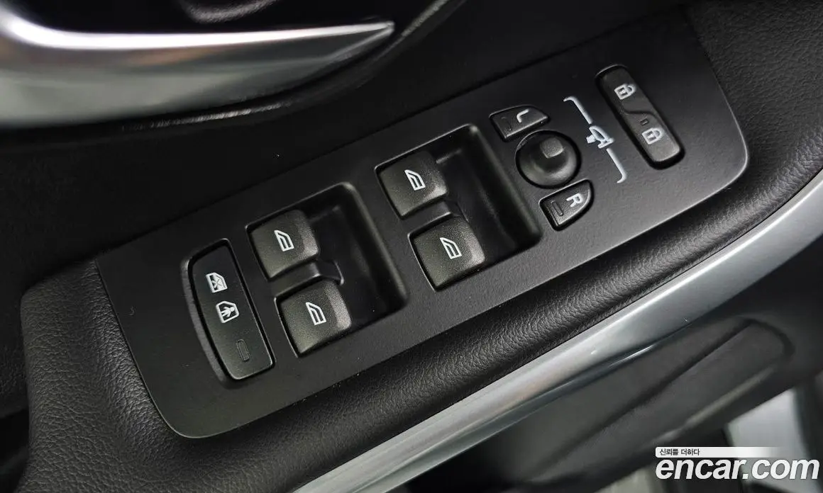 Volvo V40 2019 2.0 автомат (гидро), фото 29