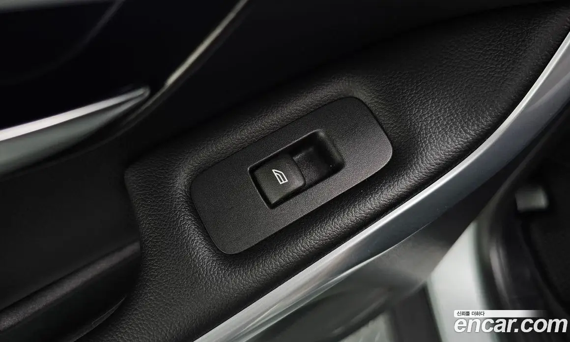 Volvo V40 2019 2.0 автомат (гидро), фото 30