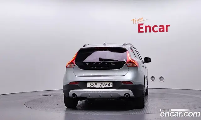 Volvo V40 2019 2.0 автомат (гидро), миниатюра 4