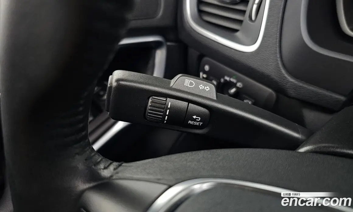 Volvo V40 2019 2.0 автомат (гидро), фото 33