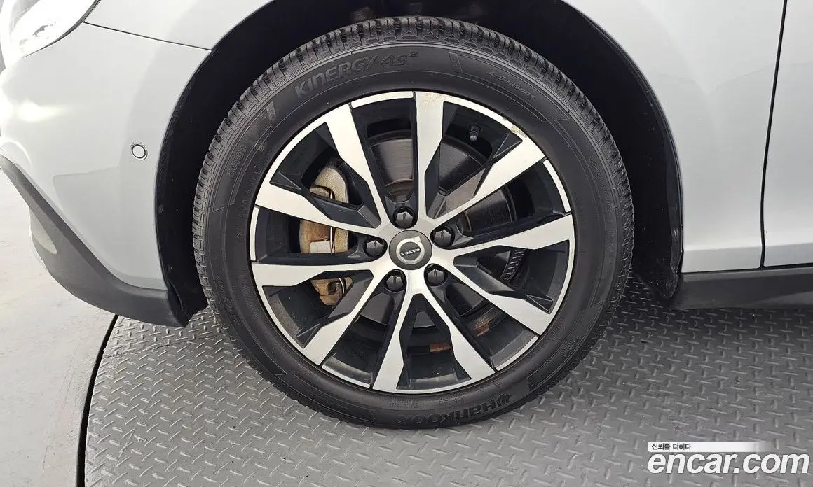 Volvo V40 2019 2.0 автомат (гидро), фото 5