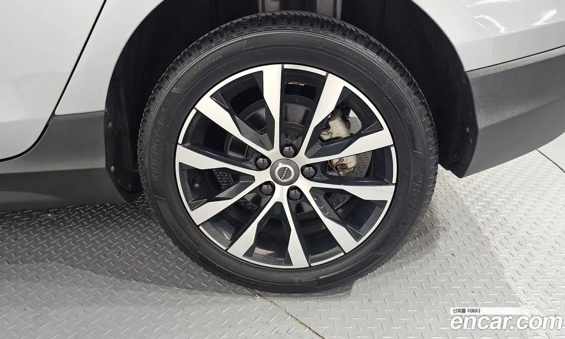 Volvo V40 2019 2.0 автомат (гидро), фото 7