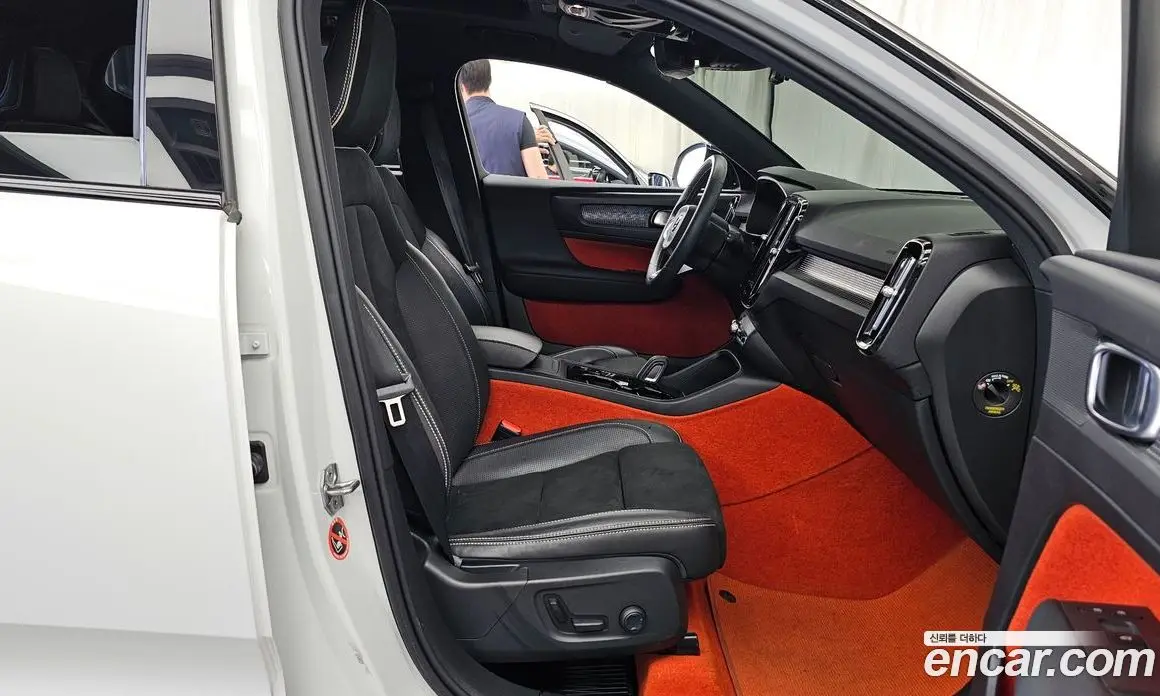 Volvo XC40 2020 2.0 автомат (гидро), фото 17