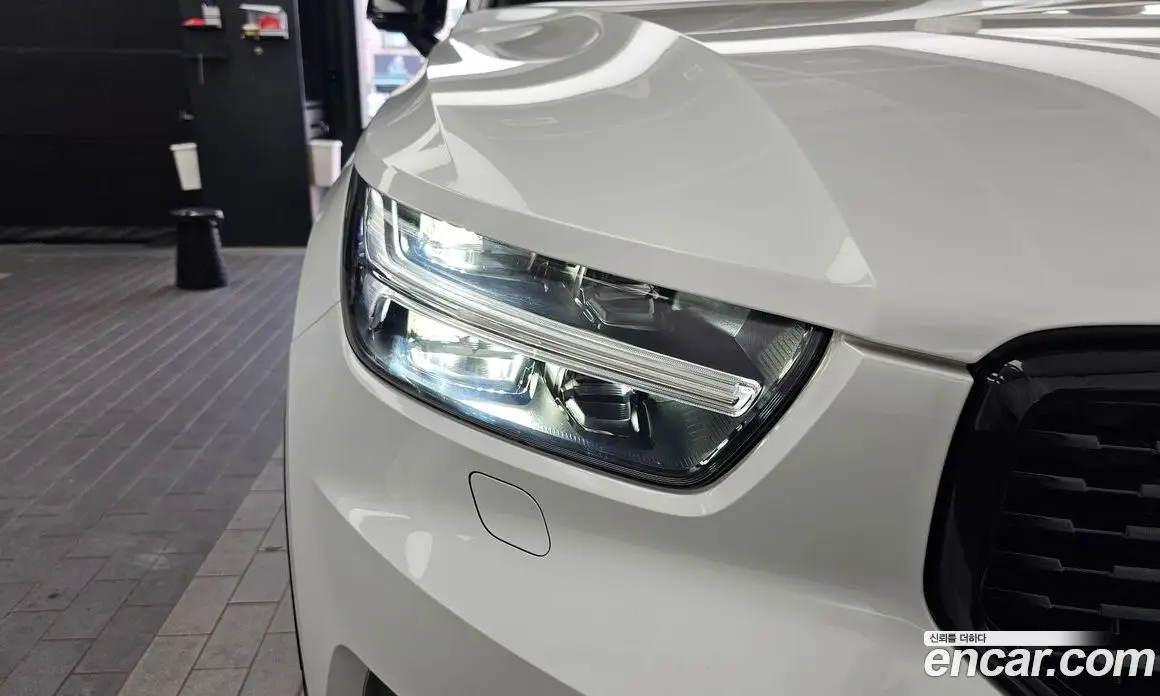 Volvo XC40 2020 2.0 автомат (гидро), фото 8
