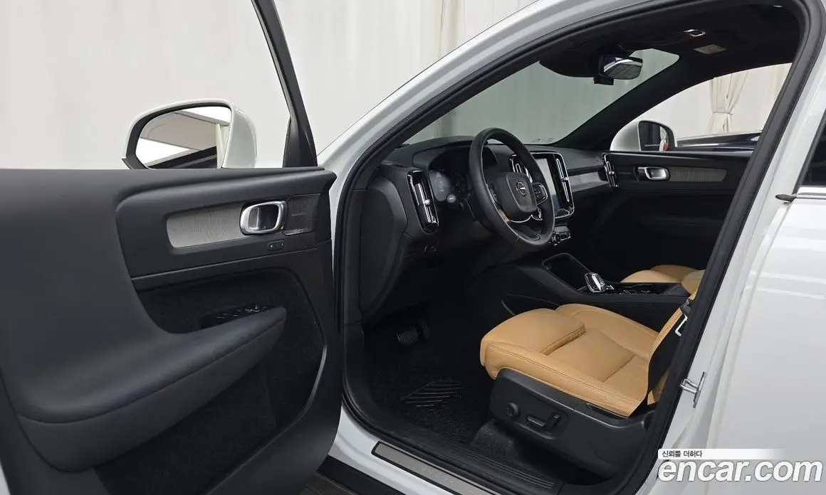 Volvo XC40 2021 2.0 автомат (гидро), фото 13