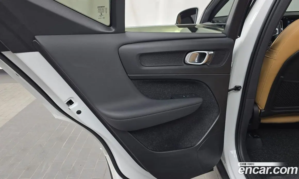 Volvo XC40 2021 2.0 автомат (гидро), фото 15