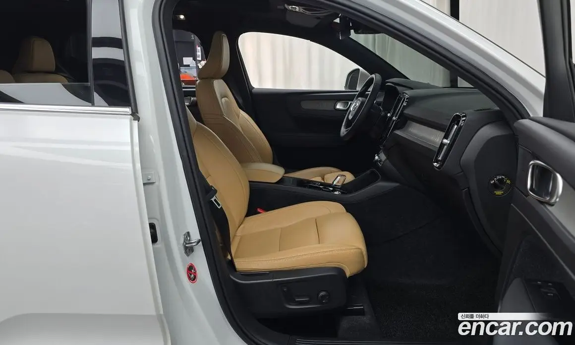 Volvo XC40 2021 2.0 автомат (гидро), фото 16