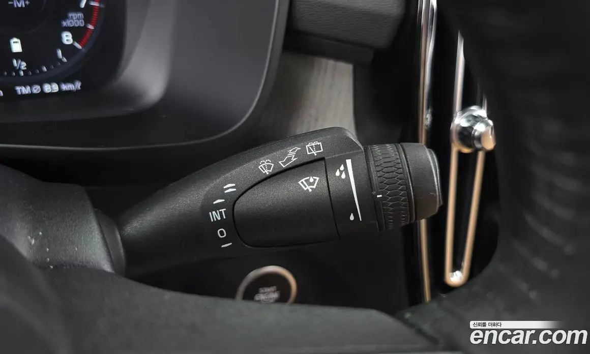 Volvo XC40 2021 2.0 автомат (гидро), фото 24