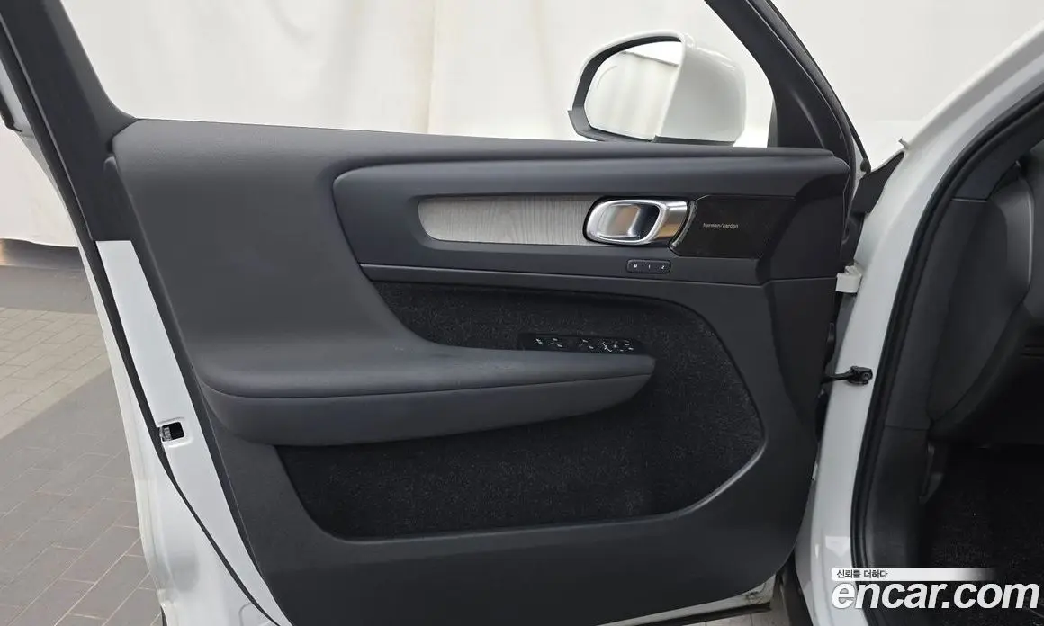 Volvo XC40 2021 2.0 автомат (гидро), фото 28