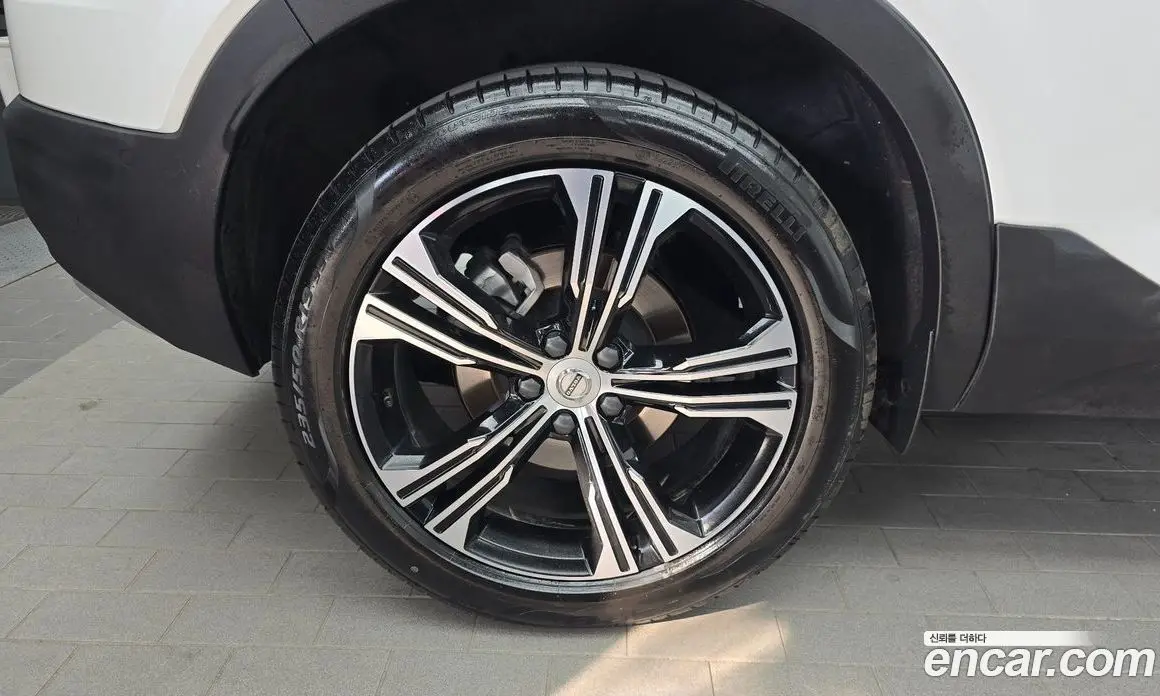 Volvo XC40 2021 2.0 автомат (гидро), фото 5