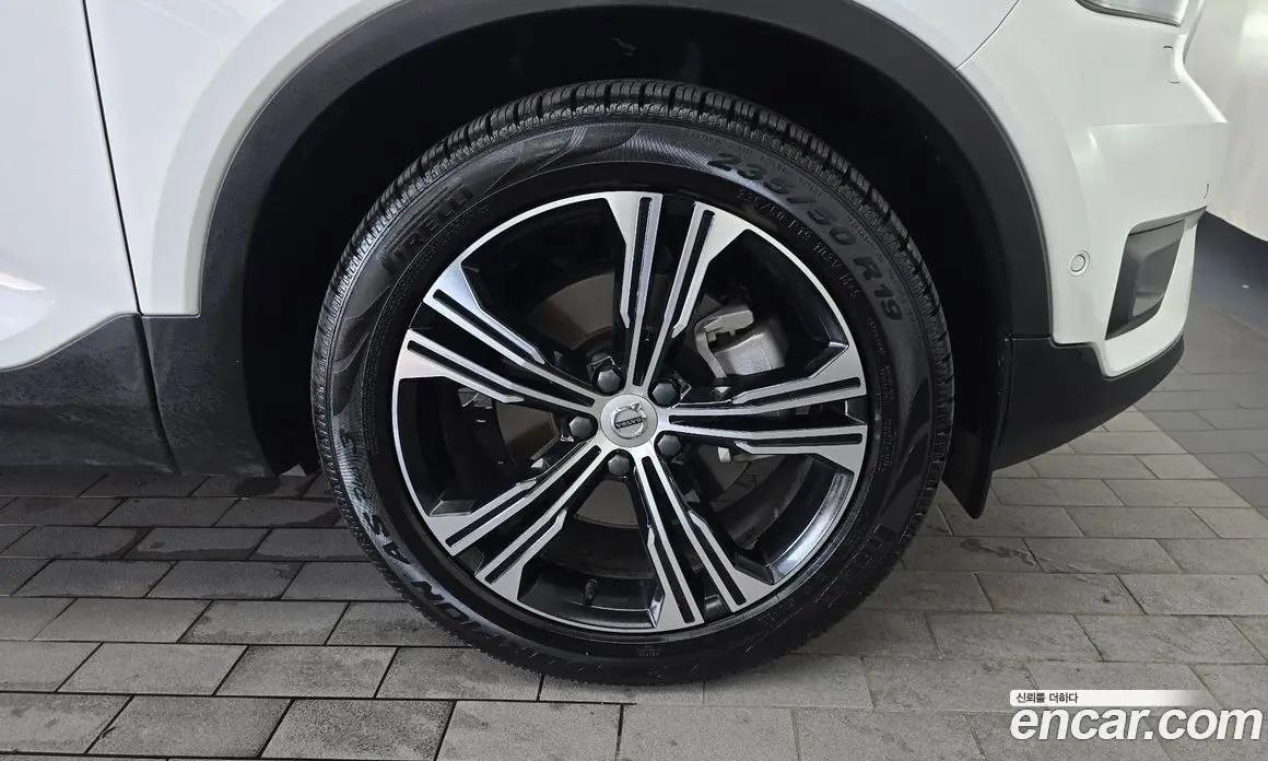 Volvo XC40 2021 2.0 автомат (гидро), фото 7
