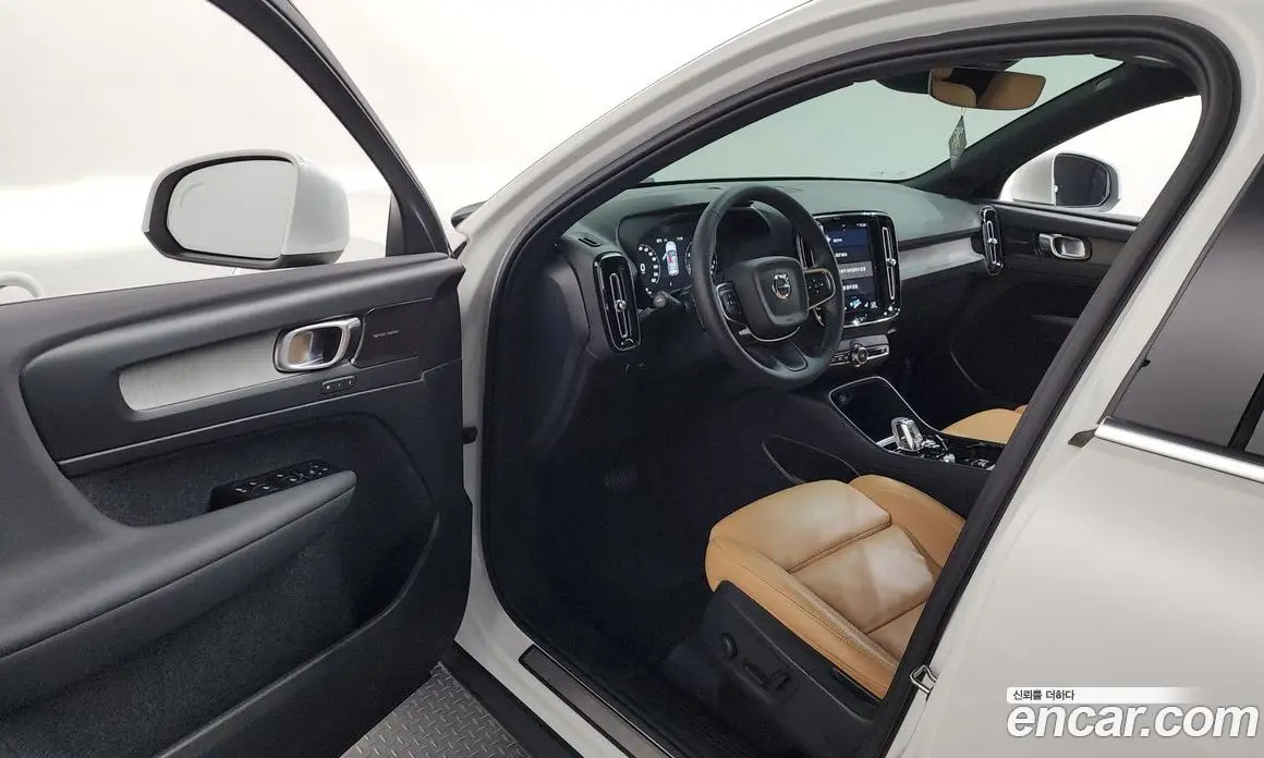 Volvo XC40 2021 2.0 автомат (гидро), фото 13