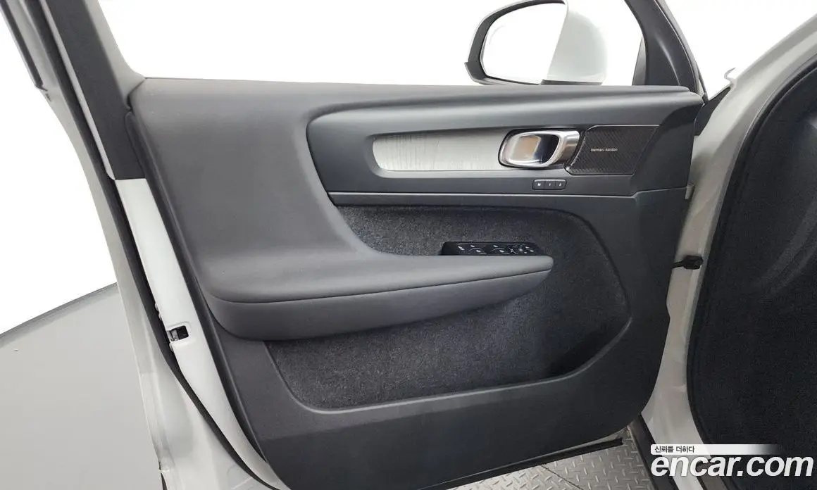 Volvo XC40 2021 2.0 автомат (гидро), фото 14