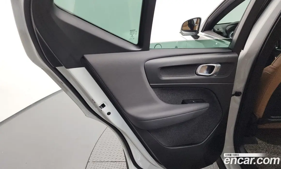 Volvo XC40 2021 2.0 автомат (гидро), фото 15
