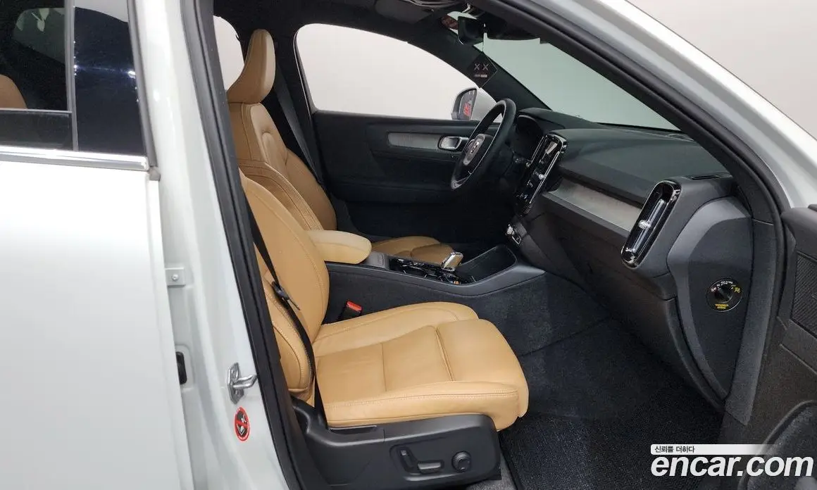 Volvo XC40 2021 2.0 автомат (гидро), фото 16