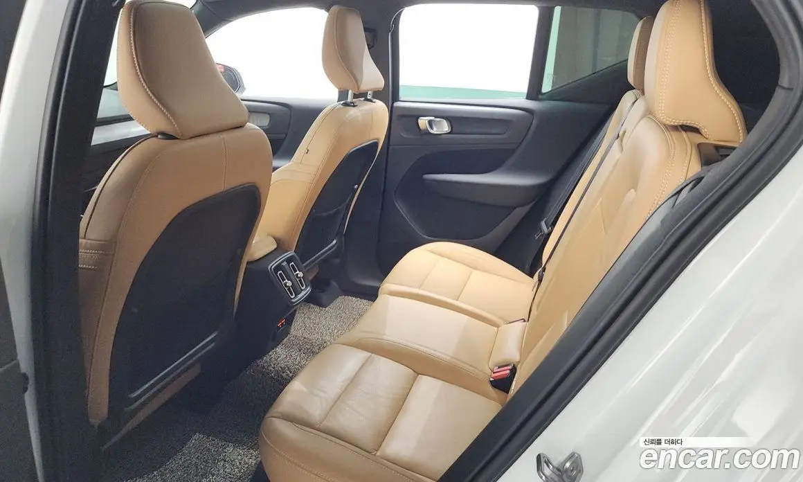 Volvo XC40 2021 2.0 автомат (гидро), фото 26