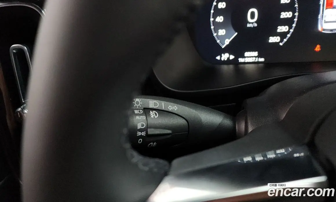 Volvo XC40 2021 2.0 автомат (гидро), фото 28