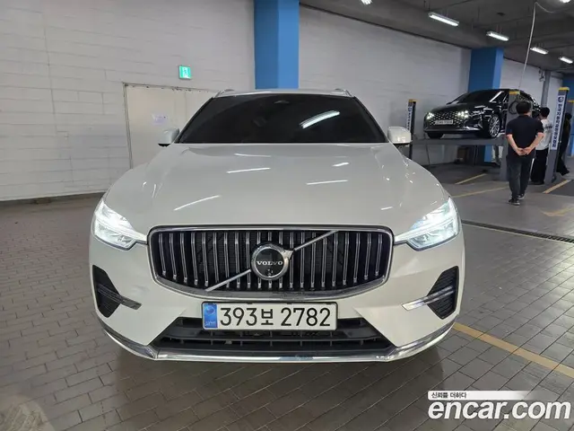 Volvo XC60 2023 2.0 автомат (гидро), миниатюра 2