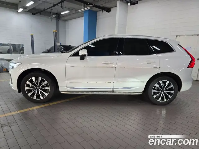 Volvo XC60 2023 2.0 автомат (гидро), миниатюра 5