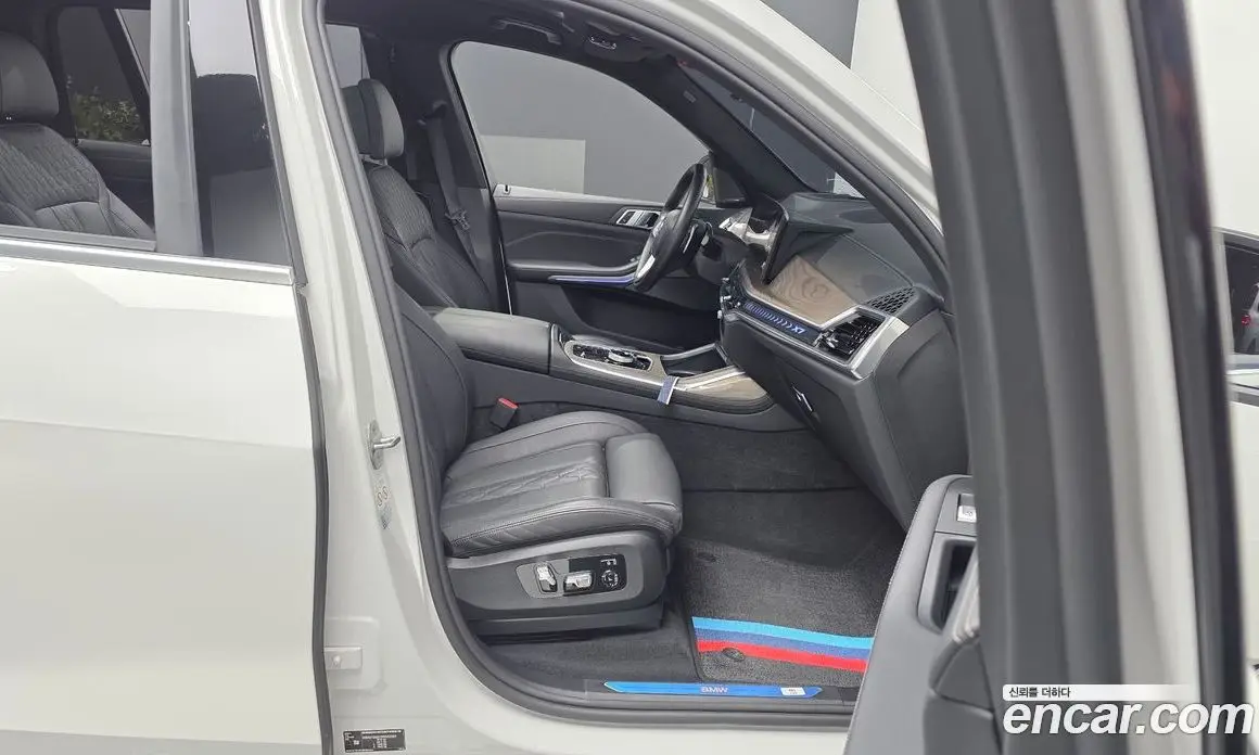 BMW X7 2023 3.0 автомат (гидро), фото 17