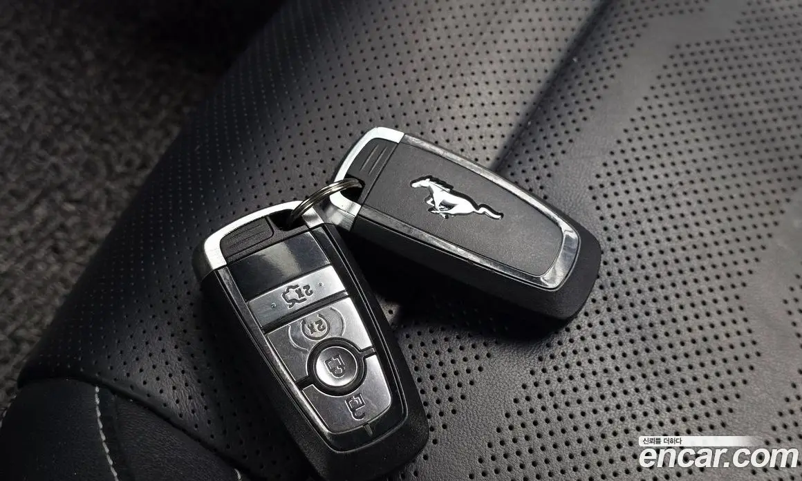 Ford Mustang 2018 2.3 автомат (гидро), фото 25